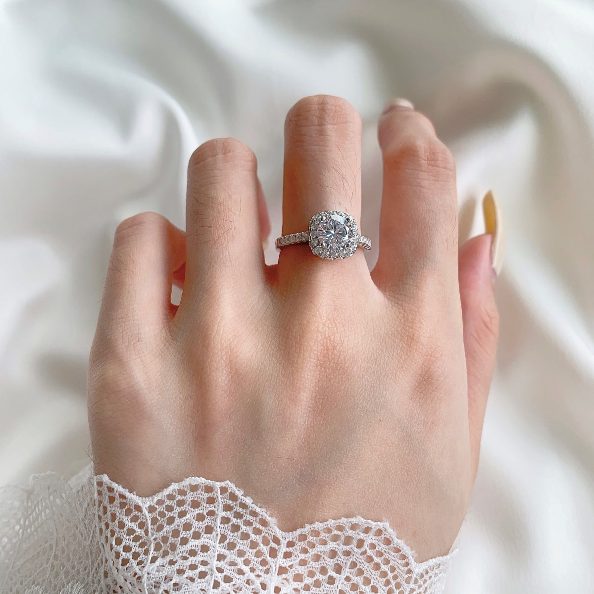 [AuraEcho]Dazzling Resplendent Round Cut Wedding Ring