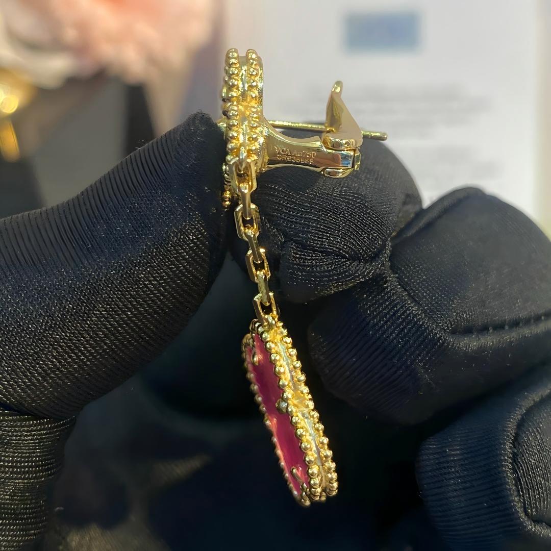 [AuraEcho]NEW CLOVER 2 MOTIF PINK ENAMEL EARRINGS