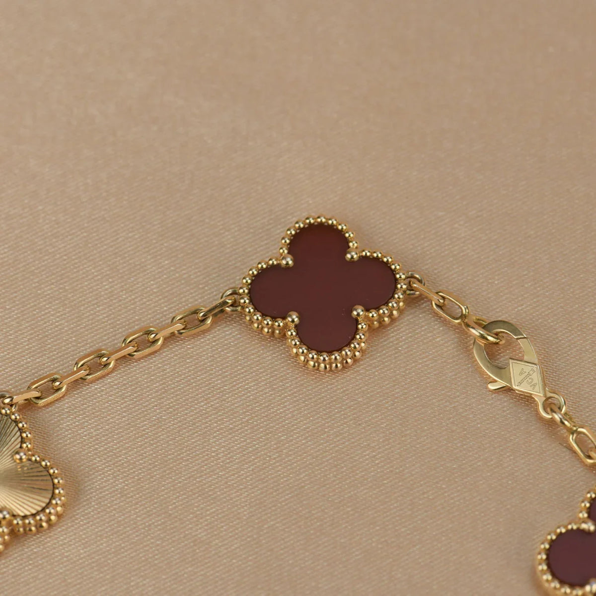 [AuraEcho] CLOVER 5 MOTIF RED CORNELIAN BRACELET COLLECTION