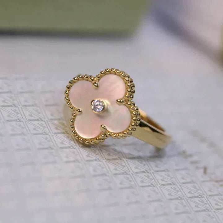 [AuraEcho]CLOVER PINK MOP RING GOLD DIAMOND