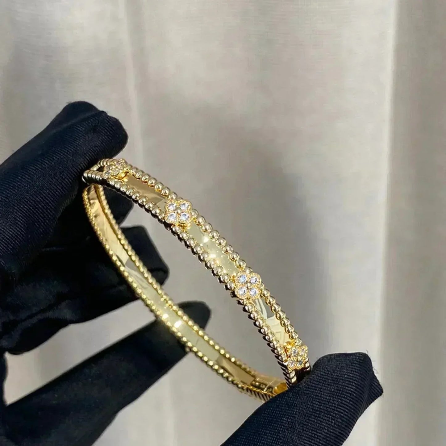 [AuraEcho]CLOVER BRACELET 4MM DIAMONDS