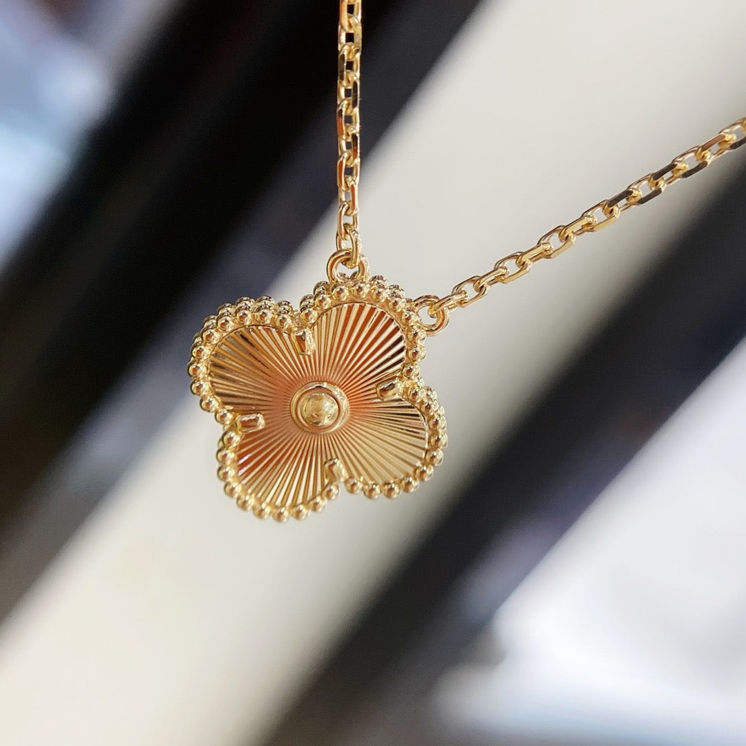 [AuraEcho]CLOVER 15MM LASER NECKLACE