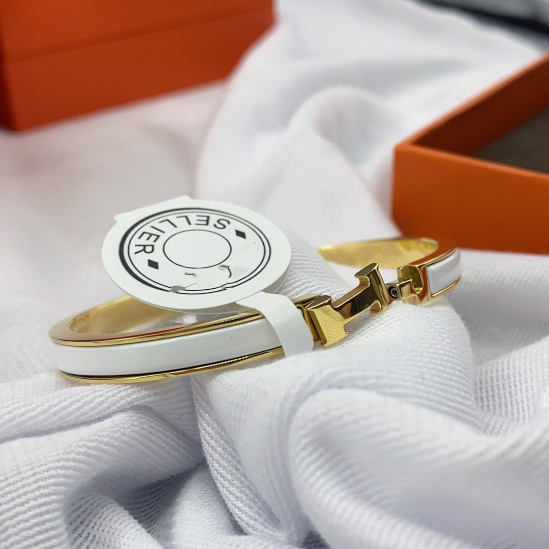 [AuraEcho]CLASSIC HM CLIC WHITE 8MM ENAMEL BRACELET