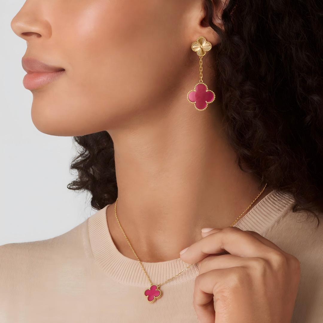 [AuraEcho]NEW CLOVER 2 MOTIF PINK ENAMEL EARRINGS