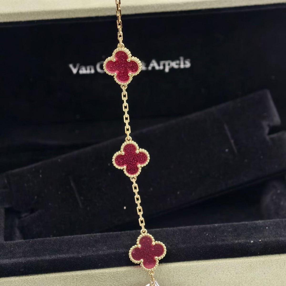 [AuraEcho]NEW CLOVER 5 MOTIFS PINK ENAMEL BRACELET