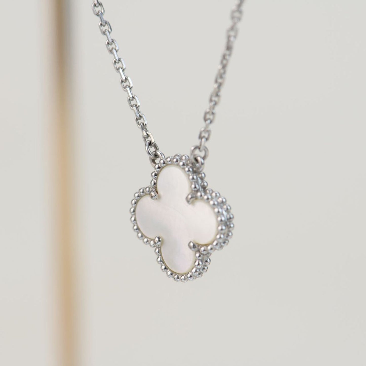 [AuraEcho]CLOVER  15MM WHITE MOTHER-OF-PEARL SILVER